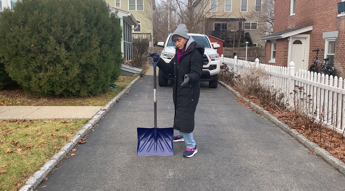 How To Shovel Snow Without Injuring Yourself Fitness With Cindy